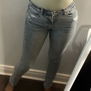 American eagle “mom” jeans